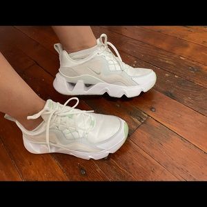 Nike ryz white and mint green